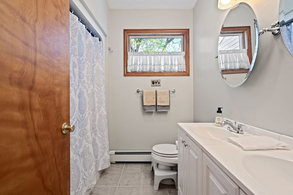 Bathroom, Dual Sink Vanities, Interior