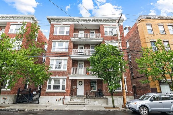 Exterior, Facade, Brick Facade, Rowhouse
