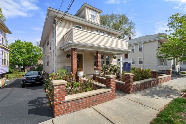 Exterior, Facade, Brick Facade, American Foursquare