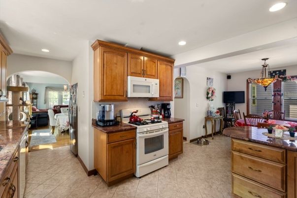 Dining room, Interior, Kitchen, Living room, Pendant Lights, Recessed Lighting