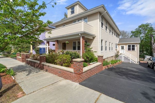 Exterior, Facade, Brick Facade, American Foursquare