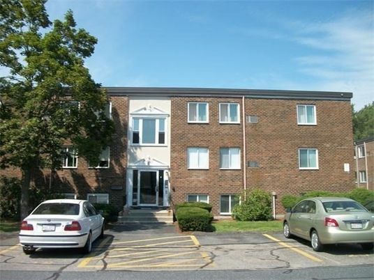 Exterior, Facade, Brick Facade, Rowhouse