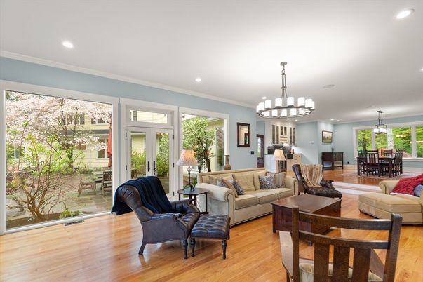 Chandelier, Dining room, Interior, Living room, Pendant Lights, Recessed Lighting, Wood Texture Flooring