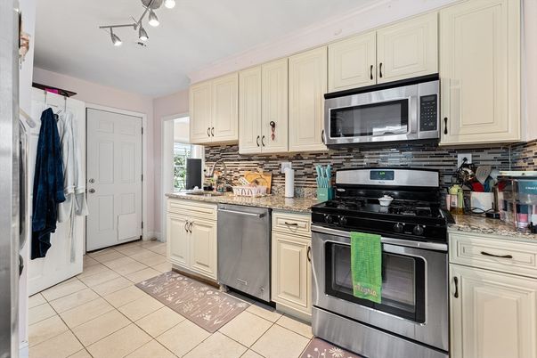 Interior, Kitchen, Stainless Steel Appliances