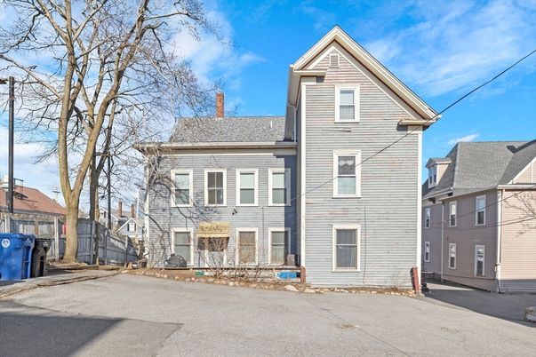 Exterior, Facade, Queen Anne Victorian