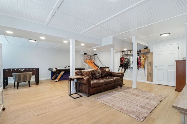 Interior, Recessed Lighting, Wood Texture Flooring
