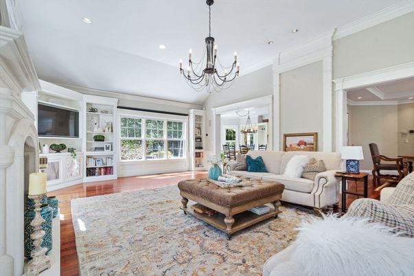 Chandelier, Dining room, Interior, Living room, Recessed Lighting, Wood Texture Flooring