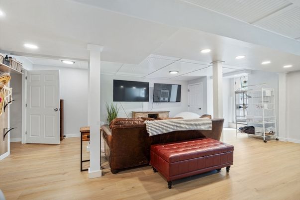 Interior, Living room, Recessed Lighting, Wood Texture Flooring
