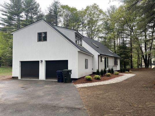 Attached, Exterior, Facade, Farmhouse