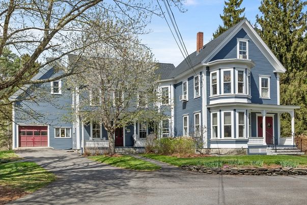 Attached, Exterior, Facade, Queen Anne Victorian