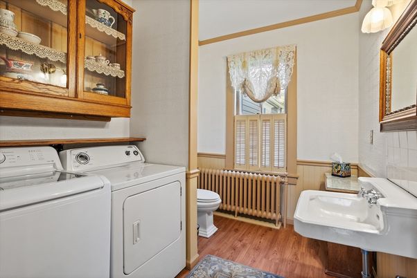 Interior, Washer, Wood Texture Flooring