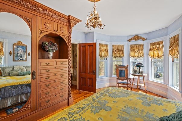 Chandelier, Interior, Wood Texture Flooring