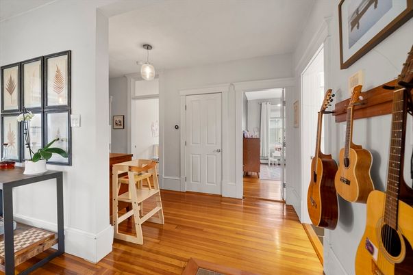 Interior, Pendant Lights, Wood Texture Flooring