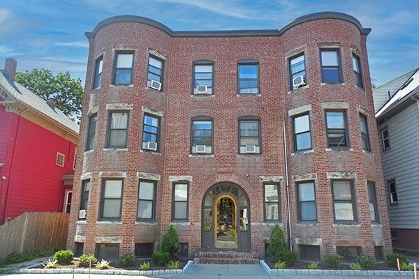Exterior, Facade, Brick Facade, Rowhouse