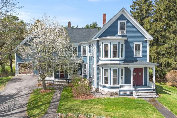 Exterior, Facade, Queen Anne Victorian