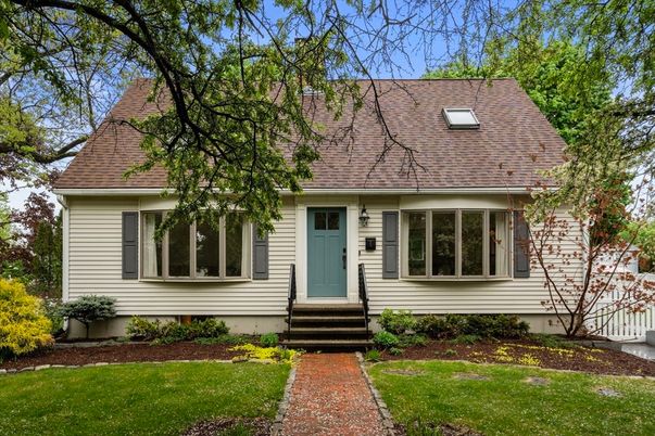 Exterior, Facade, Cape Cod