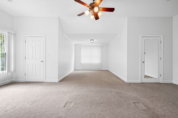 Empty room, Interior
