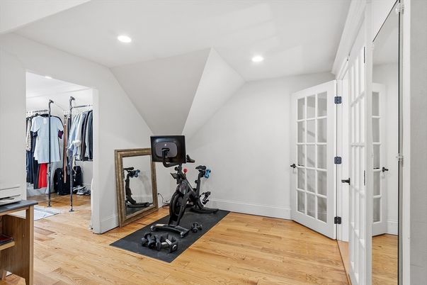 Fitness Equipment, Interior, Recessed Lighting, Wood Texture Flooring