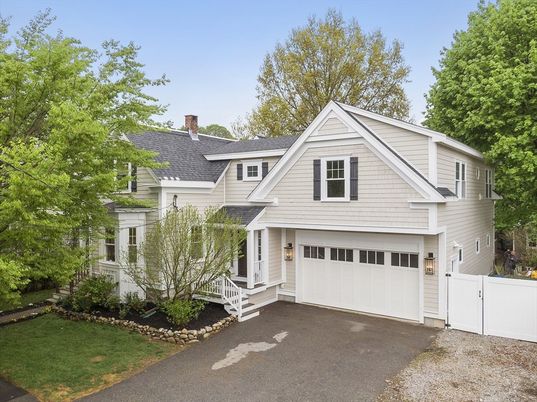 Attached, Exterior, Facade, Farmhouse
