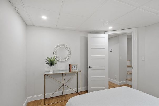Interior, Recessed Lighting, Wood Texture Flooring