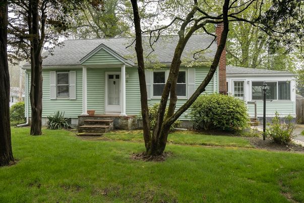 Exterior, Facade, Cape Cod