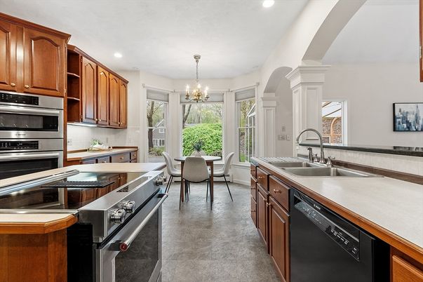 Chandelier, Dining room, Interior, Kitchen, Recessed Lighting, Stainless Steel Appliances