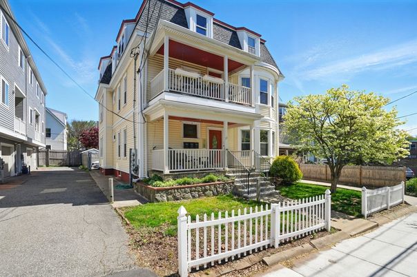 Exterior, Facade, Queen Anne Victorian
