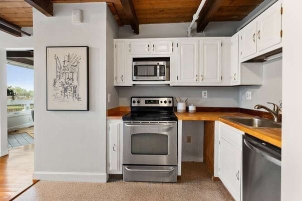 Dining room, Interior, Kitchen, Stainless Steel Appliances, Wooden Beams, Wooden Ceilings, Wood Texture Flooring