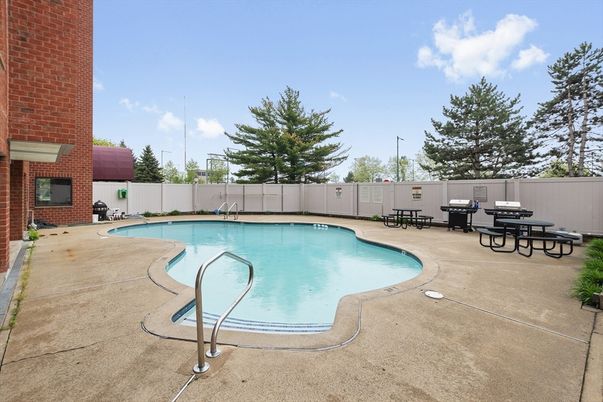 Exterior, Pool