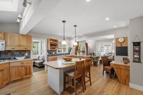 Dining room, Interior, Kitchen, Pendant Lights, Recessed Lighting, Wood Texture Flooring