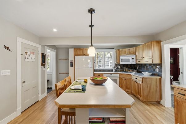 Dining room, Interior, Kitchen, Pendant Lights, Recessed Lighting, Wood Texture Flooring
