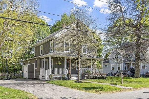 Exterior, Facade, Queen Anne Victorian