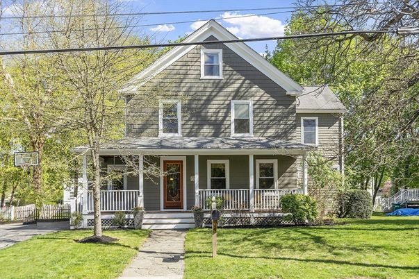 Exterior, Facade, Queen Anne Victorian