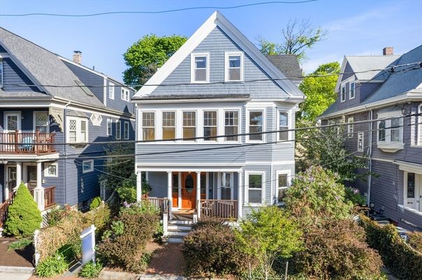 Exterior, Facade, Queen Anne Victorian