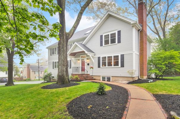 Backyard, Exterior, Facade, Queen Anne Victorian