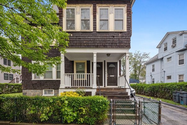 Exterior, Facade, American Foursquare