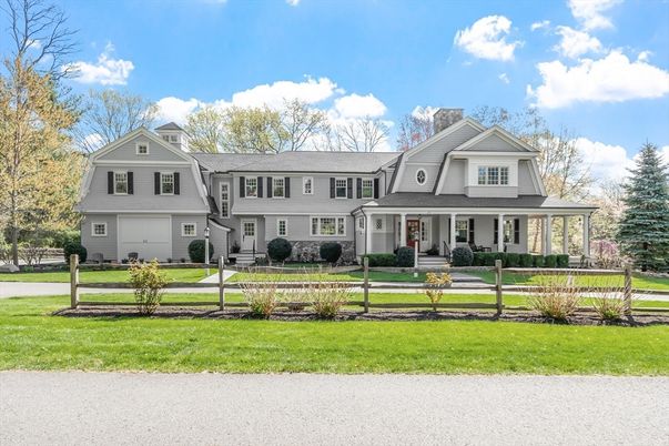 Attached, Exterior, Facade, Farmhouse