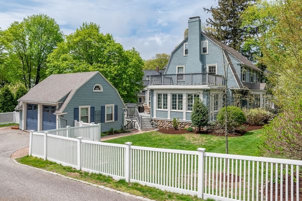 Attached, Backyard, Exterior, Facade, Queen Anne Victorian