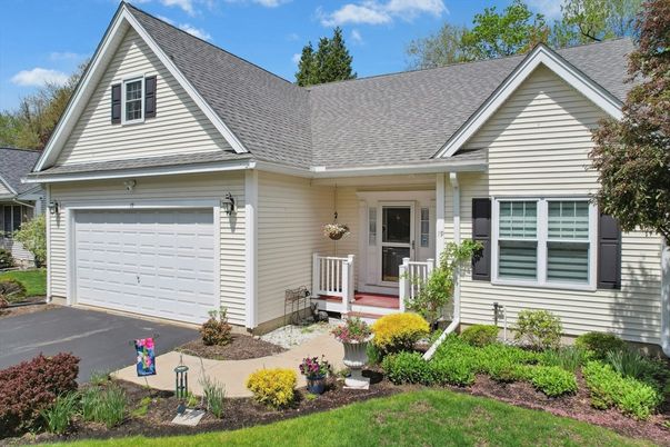 Attached, Exterior, Facade, Ranch