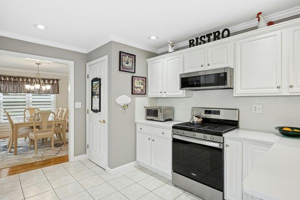 Chandelier, Dining room, Interior, Kitchen, Pendant Lights, Recessed Lighting, Stainless Steel Appliances