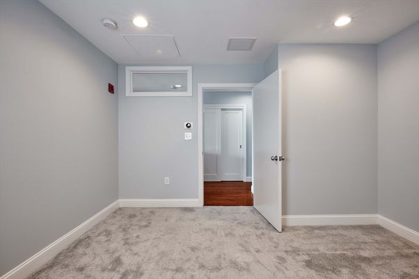 Empty room, Interior, Recessed Lighting