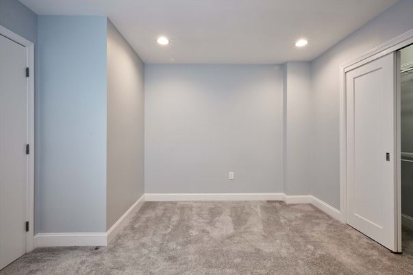 Empty room, Interior, Recessed Lighting