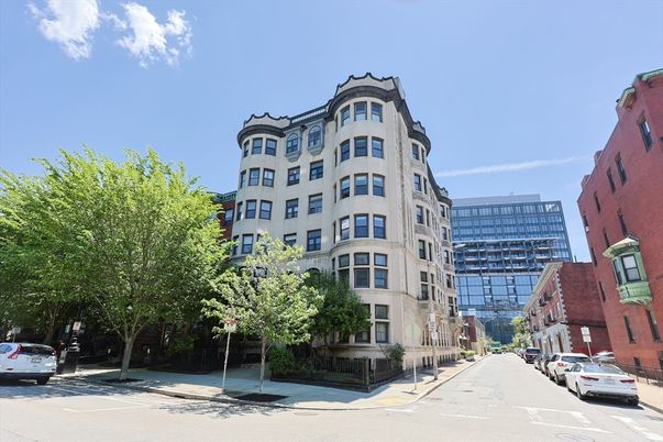 Exterior, Facade, Condo Building