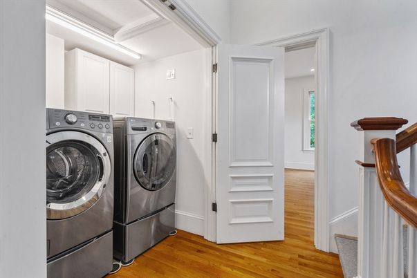 Interior, Washer, Wood Texture Flooring
