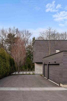 Attached, Exterior, Facade, None