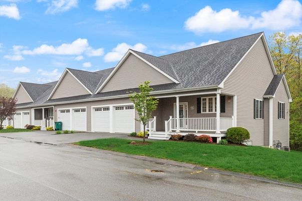 Attached, Exterior, Facade, Farmhouse
