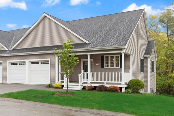 Attached, Exterior, Facade, Cape Cod