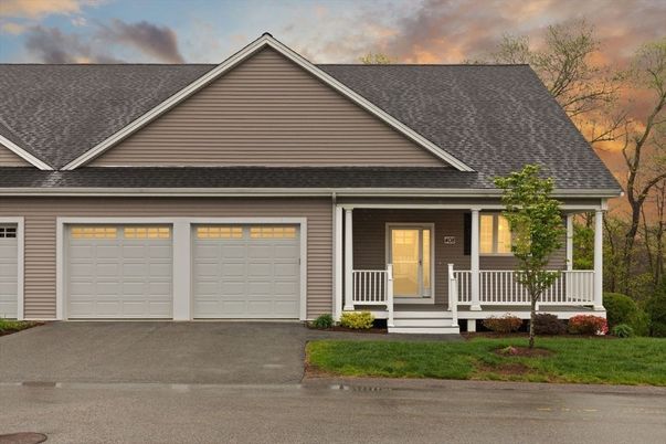 Attached, Exterior, Facade, Ranch