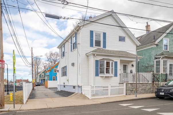 Exterior, Facade, Queen Anne Victorian