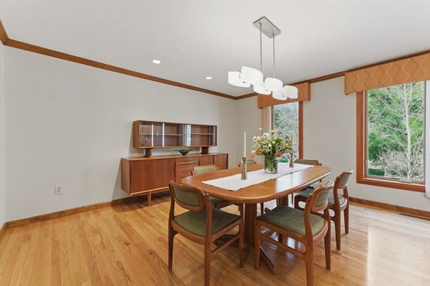 Chandelier, Dining room, Interior, Pendant Lights, Recessed Lighting, Wood Texture Flooring